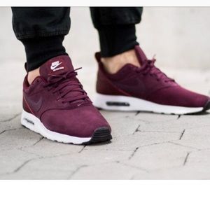 Nike Air Max Tavas (Maroon)